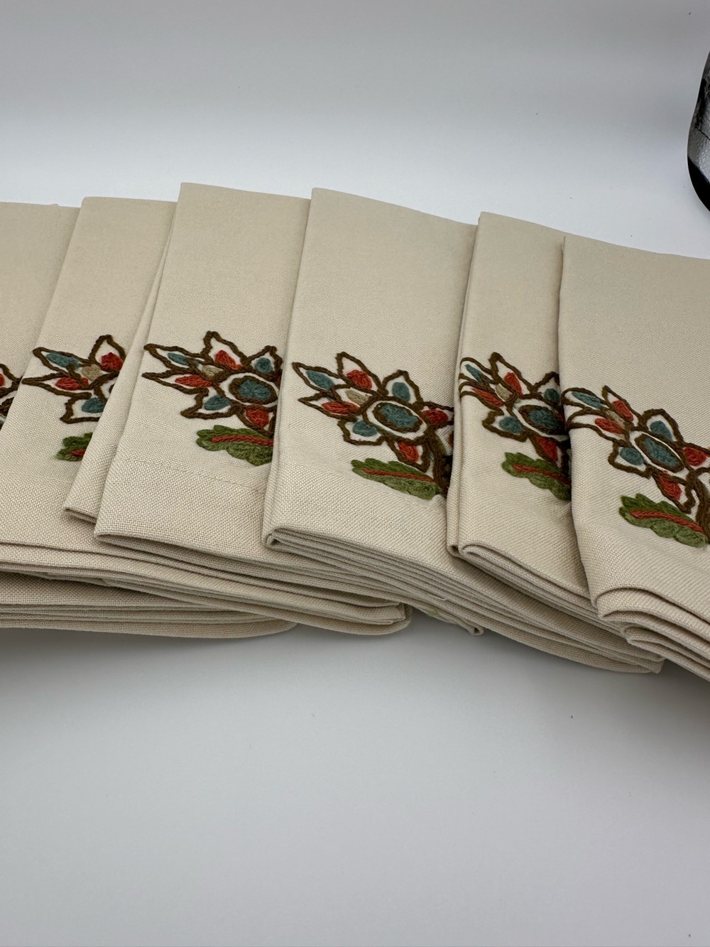Pottery Barn Crewel Cloth Napkins Set of 8 NIB